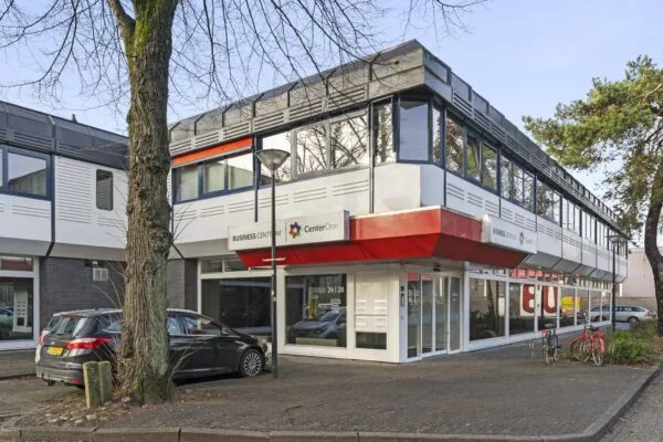 Zakelijk kantoorpand aan de Huis-ter-Heideweg met de naam Business Centrum CenterOne.